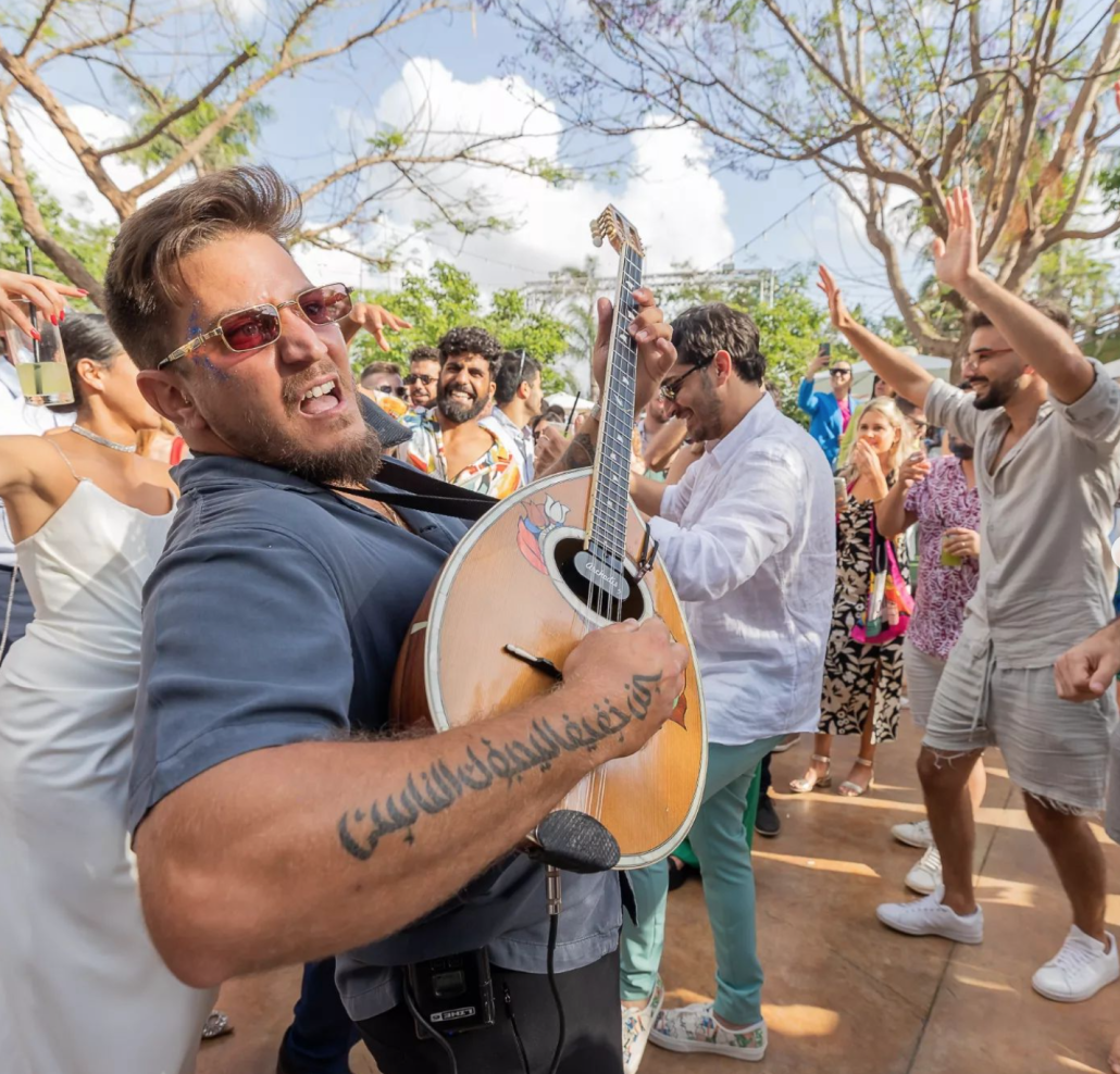 bouzouki player שגיא זהבי נגן בוזוקי נגן לחתונה בשילוב dj