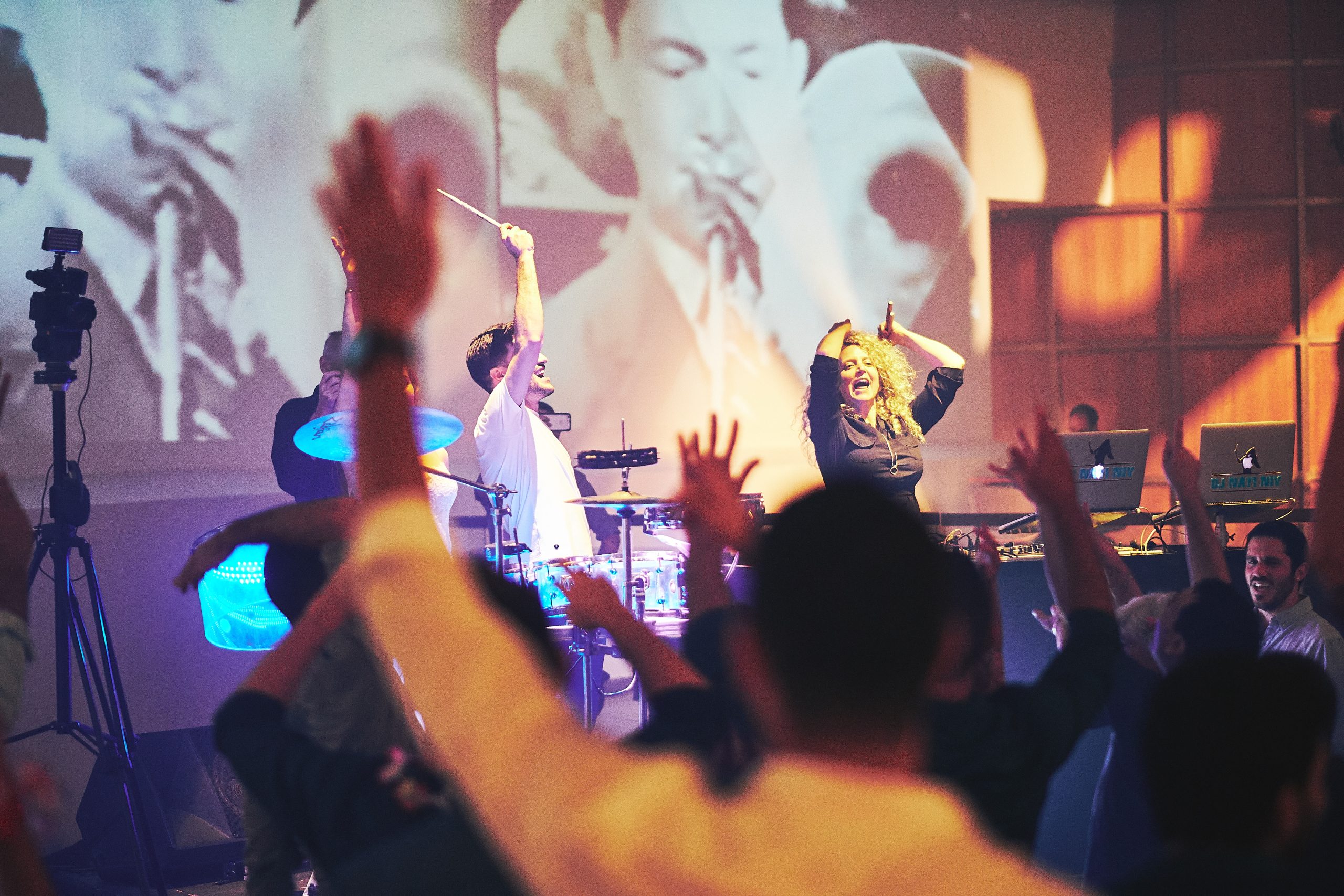 דיגיי ישראלי dj female drummer israeli wedding