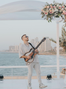 גיטריסט חתונה Guitar player live music